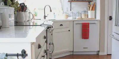 /img/12324-diy-red-kitchen.webp