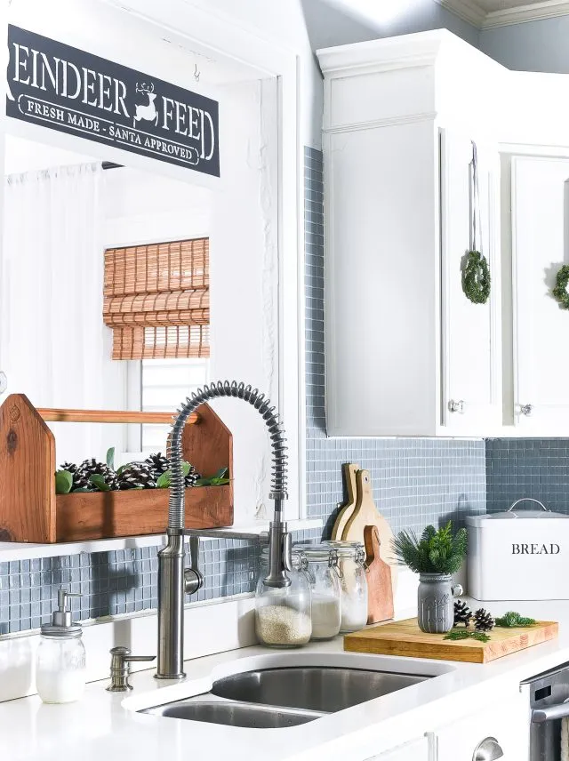 12436 christmas kitchen decor island