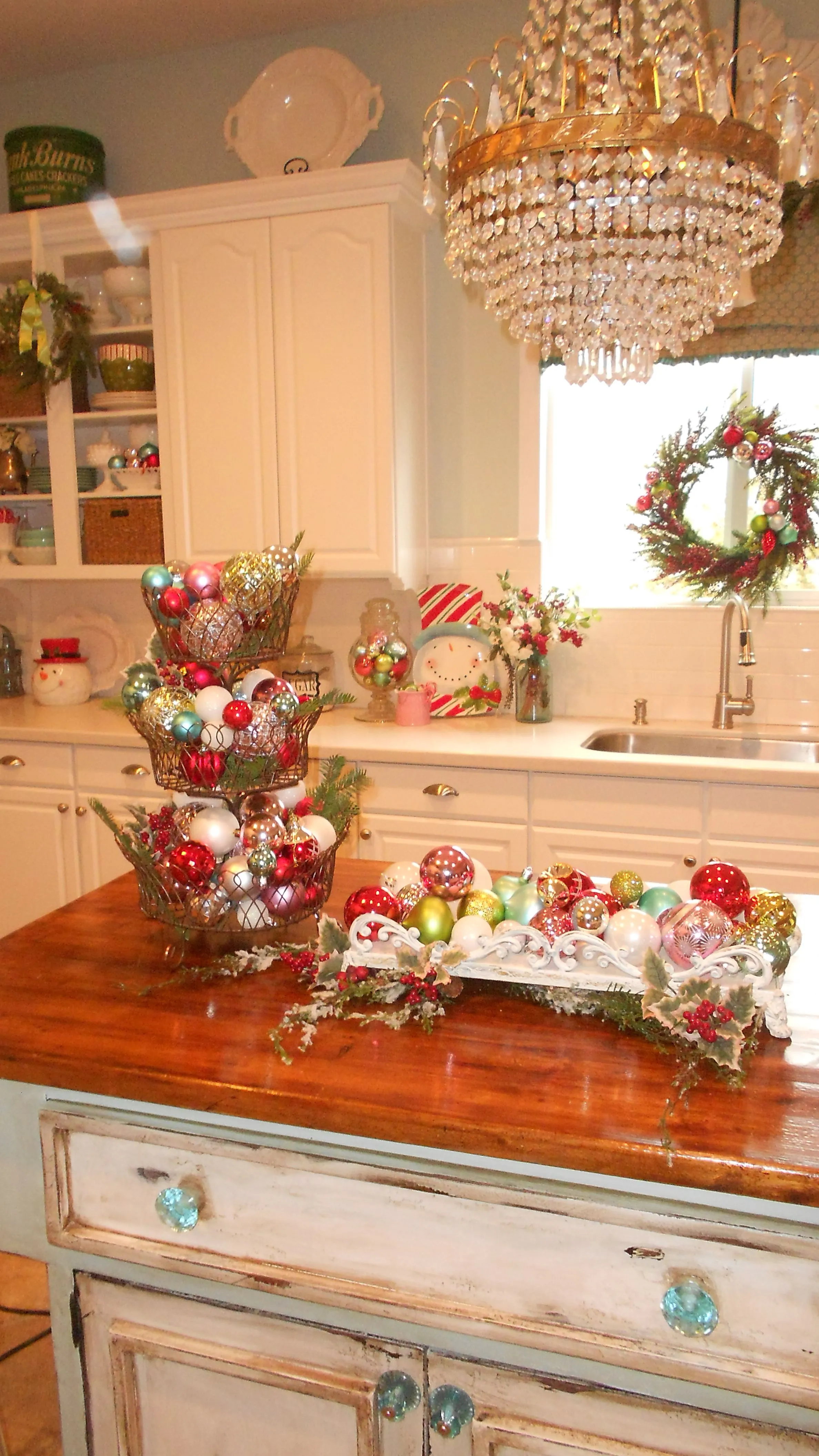 12443 modern xmas kitchen