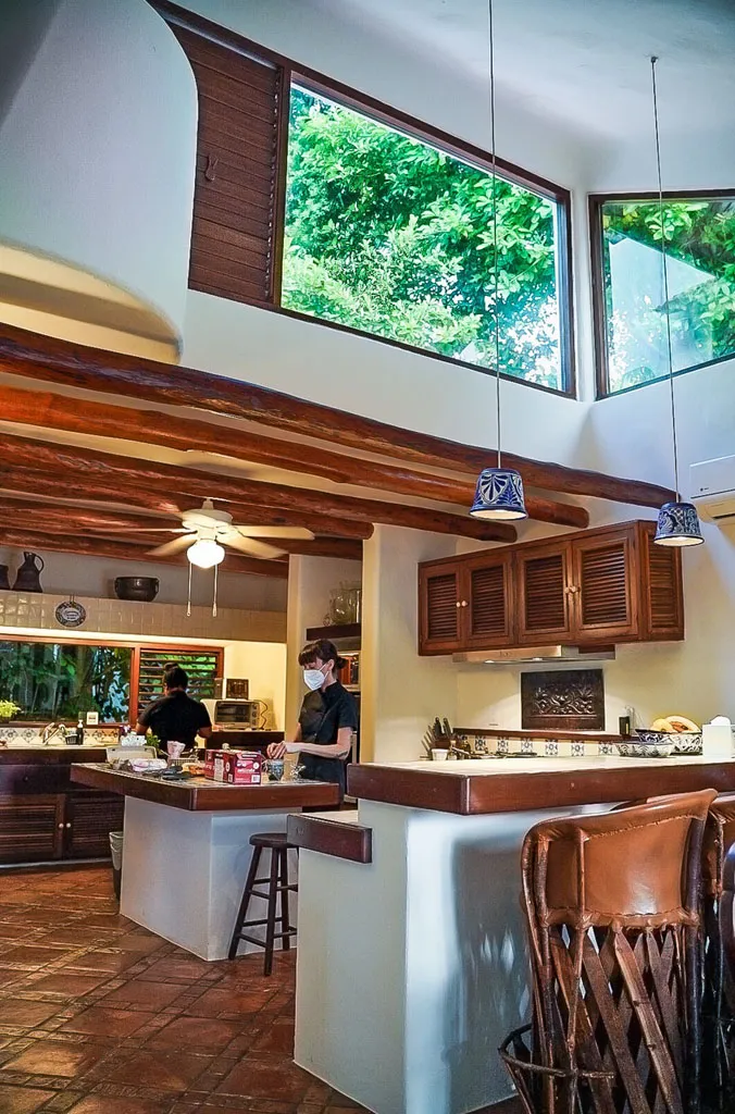 12462 villa kitchen storage