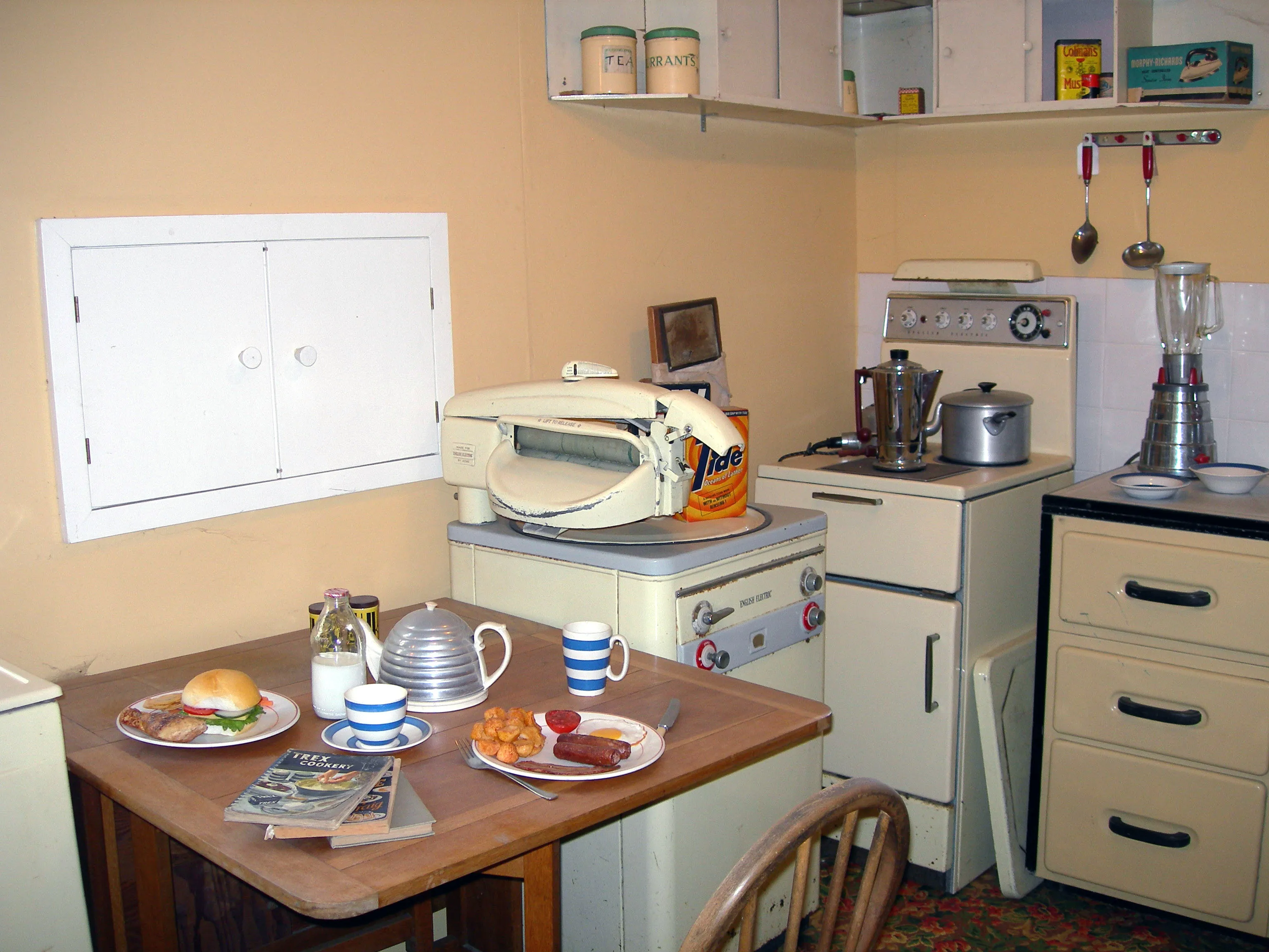 12523 1950s kitchen pastel