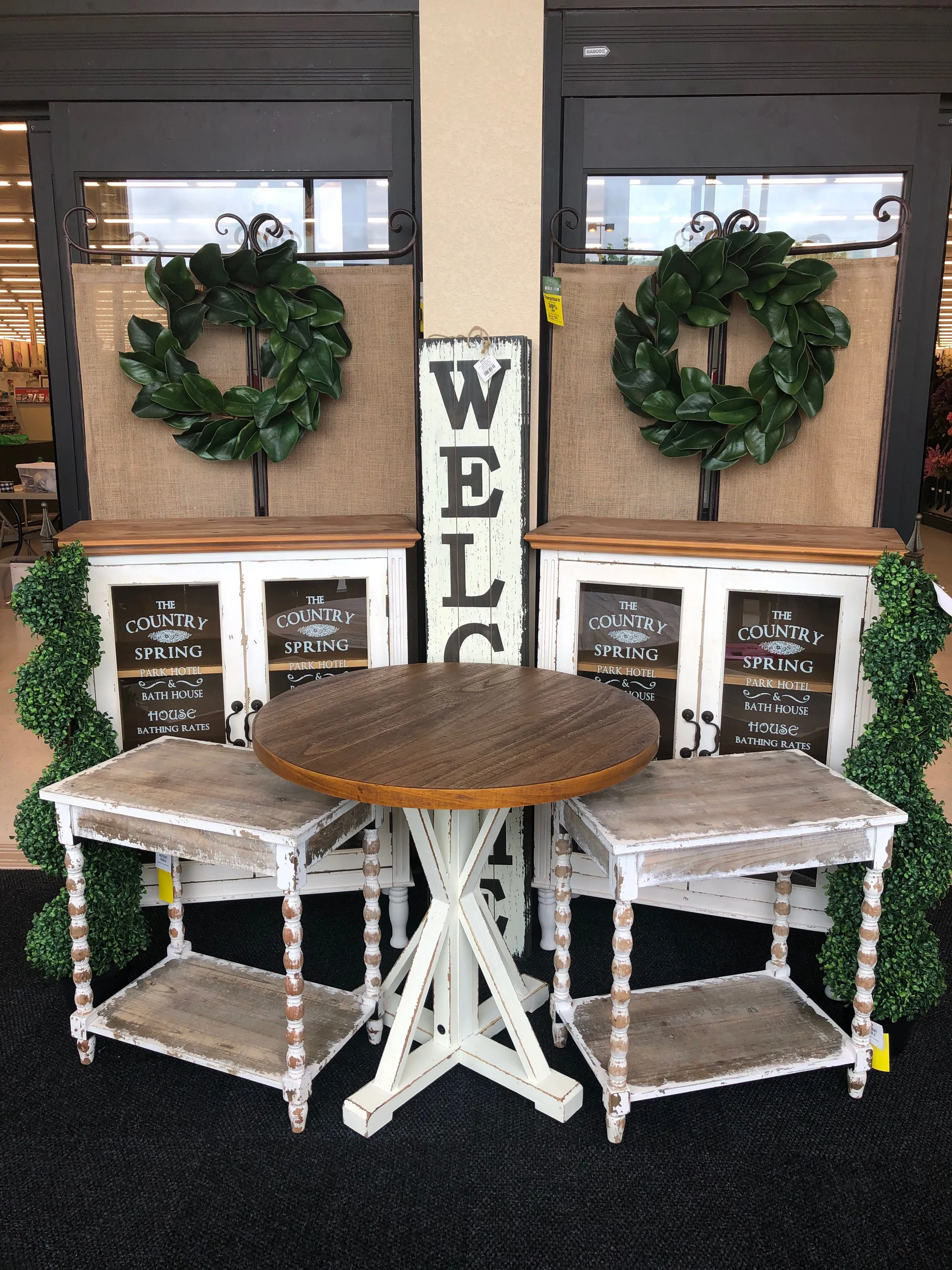 /img/12528-hobby-lobby-rustic-display.webp